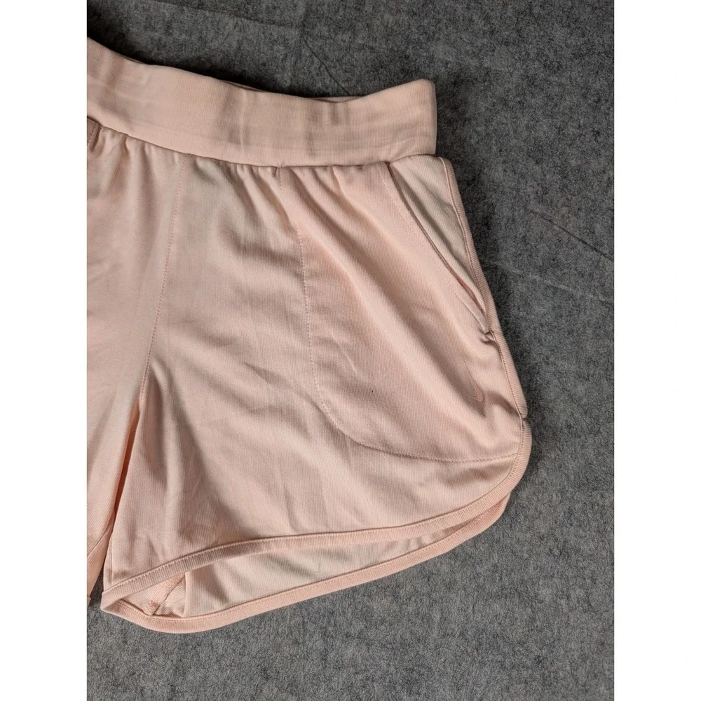 Nike Dri-FIT Peach Pink Athletic Dolphin Hem Training Shorts 5540